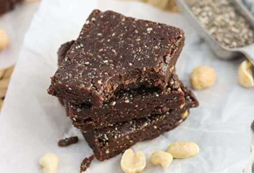 La collation parfaite de barres au chocolat, arachides et graines de chia!