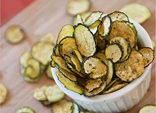 La meilleure recette de chips de courgettes au sel et au poivre!