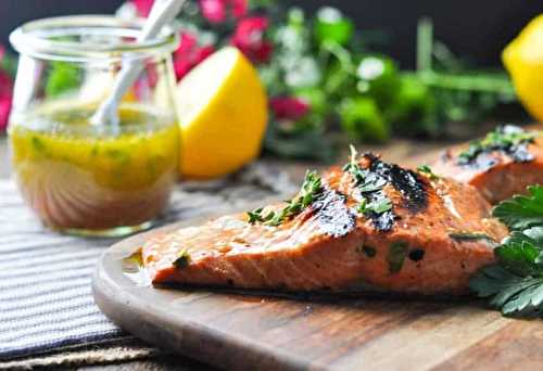 La meilleure recette de marinade de saumon à l'ail et aux herbes!