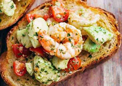 La meilleure recette de pain à l'ail aux crevettes et avocat!