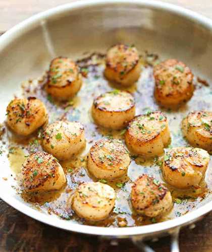 La meilleure recette de pétoncles grillés au beurre à l'ail et citron au monde!