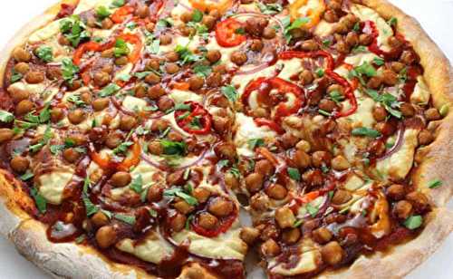 La meilleure recette de pizza végétarienne aux pois chiches (Et sauce BBQ)!