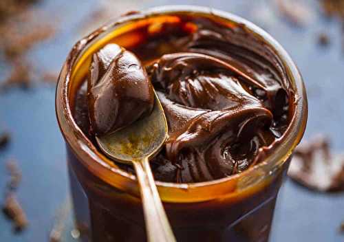 La meilleure recette de sauce caramel au chocolat (Super facile)!