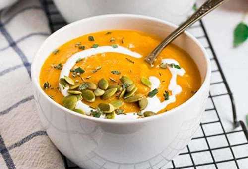 La meilleure recette de soupe de courge butternut à la mijoteuse (Facile!)