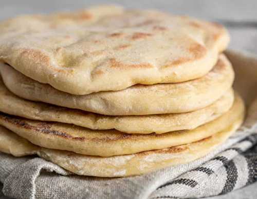 La meilleure recette facile de pain pita maison (5 ingrédients)!