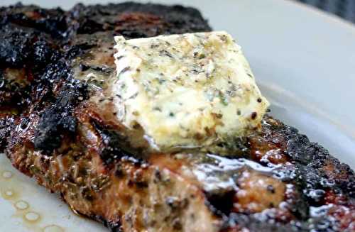 La recette de beurre à l'ail et au fromage bleu pour les steaks!