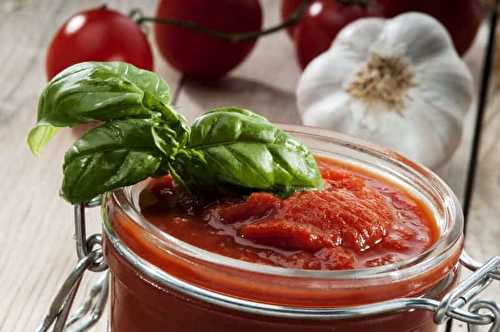 La recette de sauce tomate facile pour faire les conserves!