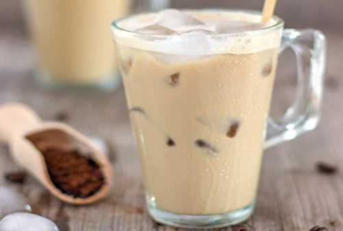 La recette la plus facile de café glacé (Prêt en 1 minute!)