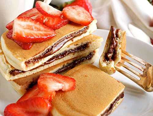 La recette parfaite de crêpes au Nutella (avec des fraises)!