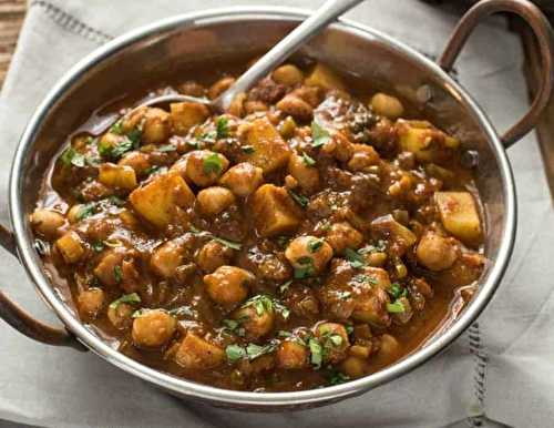 La recette parfaite de curry de pois chiches et de patates (Super facile)!