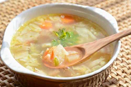 La recette traditionnelle de soupe aux choux comme nos grands-mères!