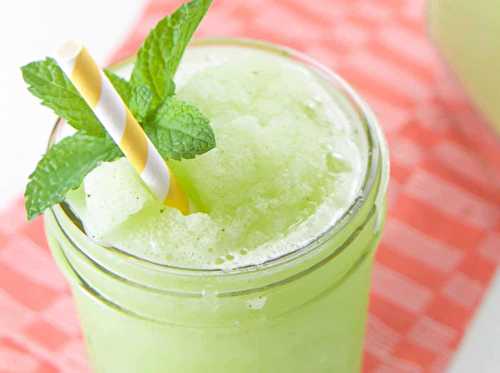 La slush à la lime et à la menthe est tellement rafraîchissante!