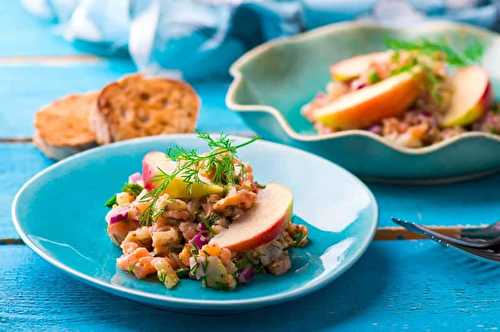 Le délicieux tartare au saumon et pomme rouge qui est très facile à faire!