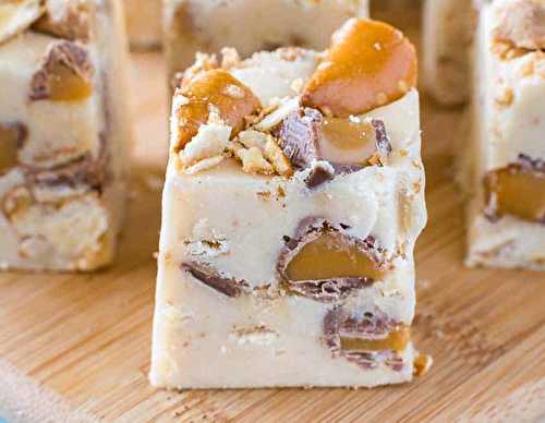 Le fabuleux fudge au beurre d'arachides, caramel et pretzel!