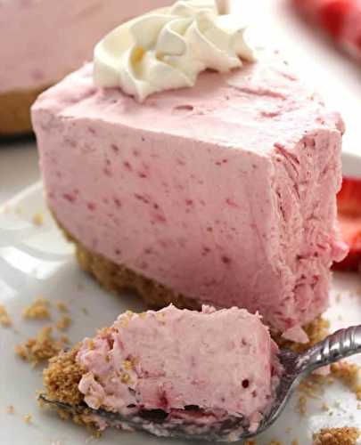 Le gâteau au fromage et aux fraises léger et délicieux!