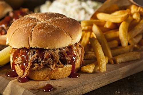 Le sandwich ultime de porc effiloché (Pulled pork)