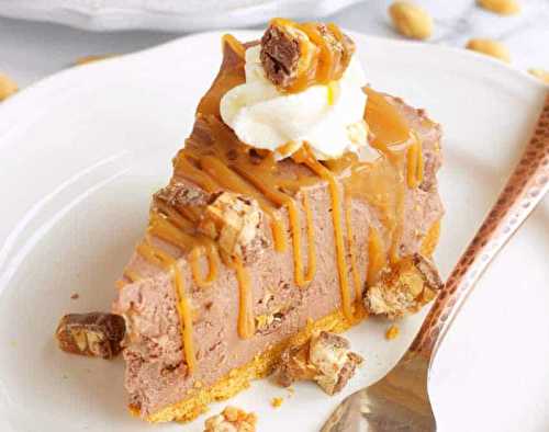 Le superbe gâteau au fromage à la barre Snickers (sans cuisson!)