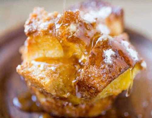 Les délicieux muffins de pain doré avec beaucoup de sirop d'érable!