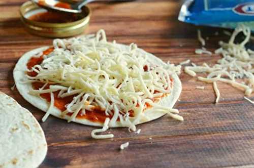 Les petites pizzas au tortillas super facile à faire et absolument délicieuse!