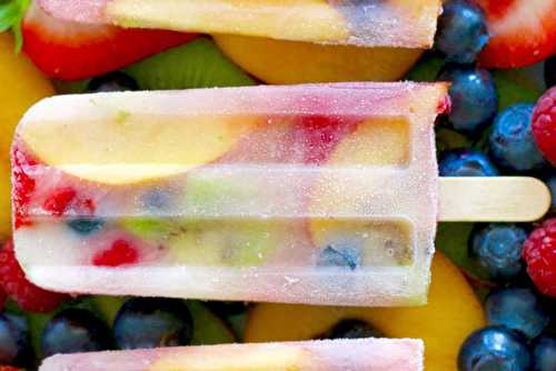 Recette de popsicle de limonade et fruits frais (pour vous rafraîchir!)