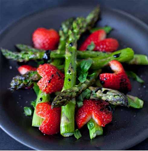 Recette facile d'asperges aux fraises balsamiques!