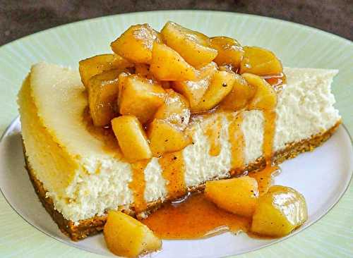 Un gâteau au fromage à l’érable et aux pommes typiquement québécois!