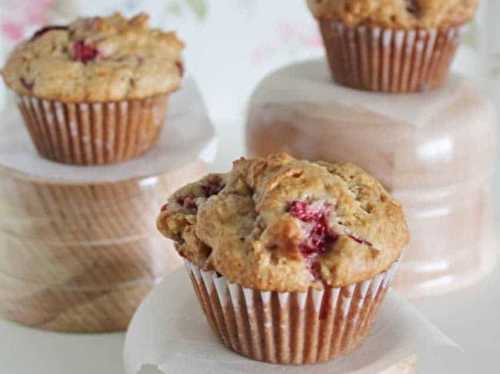 Un savoureux mélange de fraises et rhubarbe pour faire des muffins parfait!