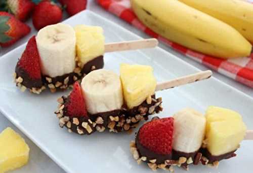 Une brochette de fruits au chocolat très facile à faire et délicieuse!