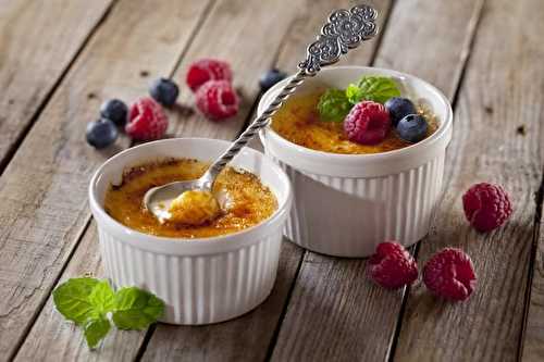 Une délicieuse recette de crème brûlée aux petits fruits pour les gourmands...