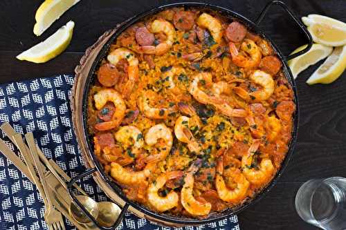 Une délicieuse recette de paëlla aux crevettes et chorizo très facile à faire!