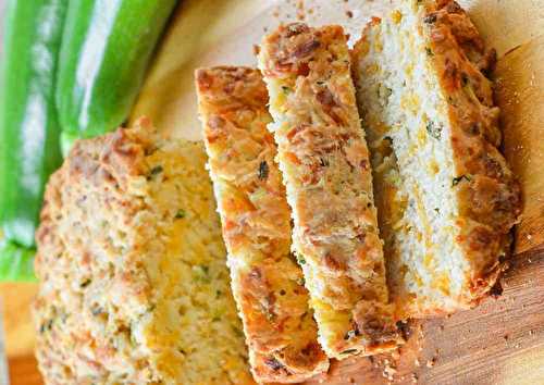 Une délicieuse recette de pain au zucchini, fromage cheddar et à la bière!