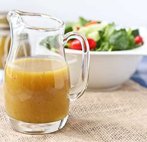 Une excellente vinaigrette au miel et moutarde de Dijon!