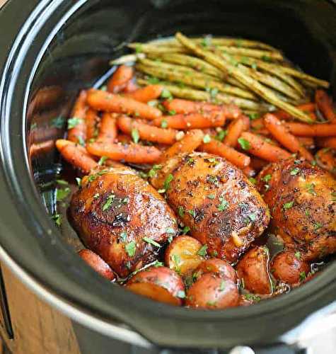 Une recette de poulet et légumes dans une sauce miel et ail à la mijoteuse!