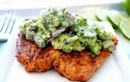 Une recette de saumon grillé avec une délicieuse salsa d'avocat.... (Très facile pour le BBQ!)