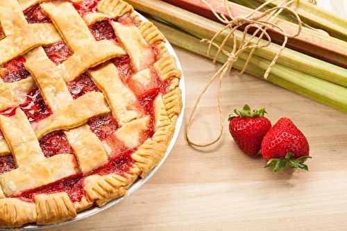 Une recette de tarte de saison fraises et rhubarbes! (Miam)