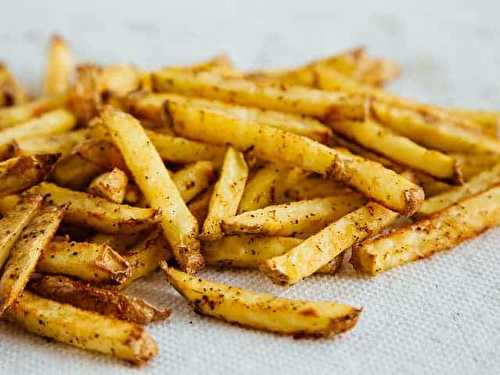 Une recette facile de frites cajun maison qui nécessite aucune friteuse!