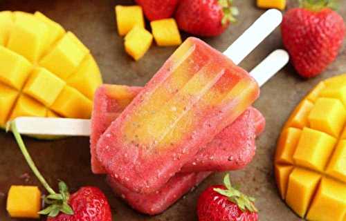 Une recette parfaite de popsicle santé aux fraises, mangues et graines de chia!