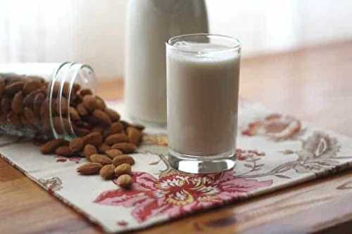 Une recette simple pour faire du lait d'amandes maison!