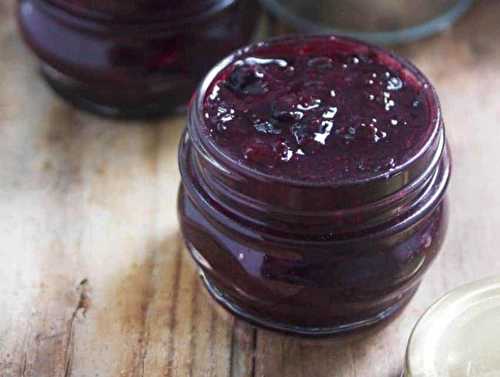 Une recette super facile et délicieuse de confiture aux bleuets!