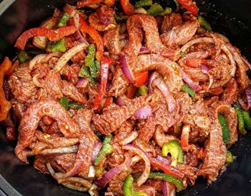 Une recette très goûteuse de fajitas de boeuf à la mijoteuse (5 ingrédients!)