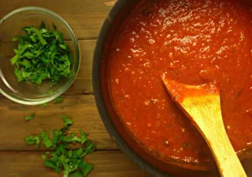 Une sauce arrabiata pour cuisiner des pâtes absolument parfaite!