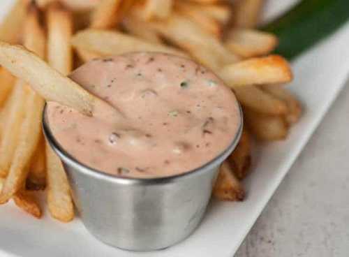 Une sauce parfaite pour les frites et hamburgers au bacon et jalapeño!