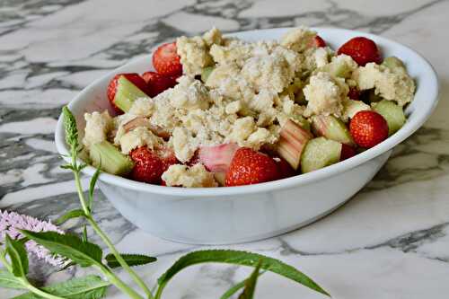 Le crumble à la rhubarbe et à la fraise d'Armelle