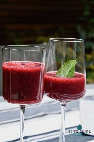 Le smoothie aux fruits rouges