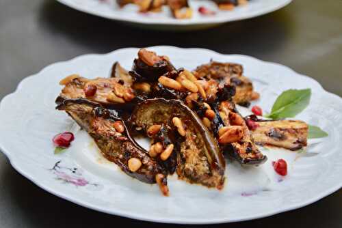 Les aubergines grillées à l'ail noir