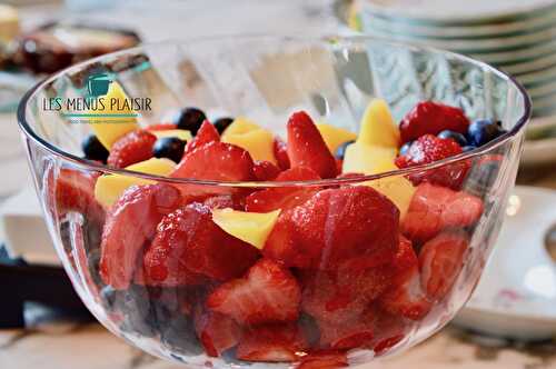 Salade de fraises mangues et myrtilles