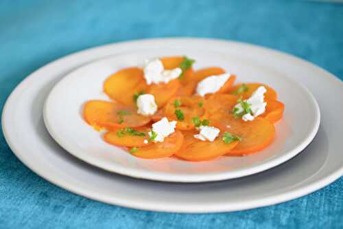 La salade de kakis, chèvre et noisettes torréfiées d’Hélène