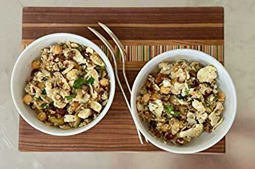 La salade de quinoa et choux fleur aux châtaignes et fruits secs.