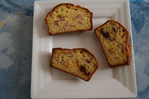 Cake aux tomates séchées et au jambon de Bayonne - Les Mets de Rosy