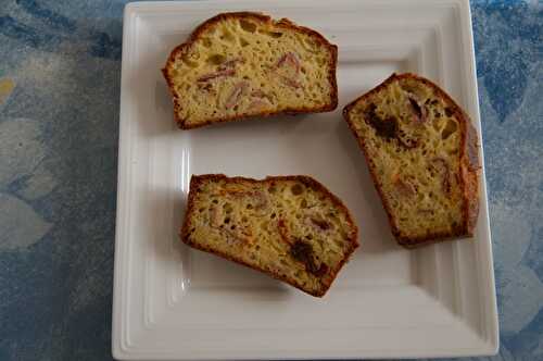 Cake aux tomates séchées et au jambon de Bayonne